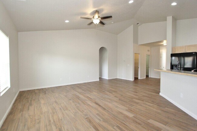 Building Photo - Spacious Home In A Beautiful Neighborhood!