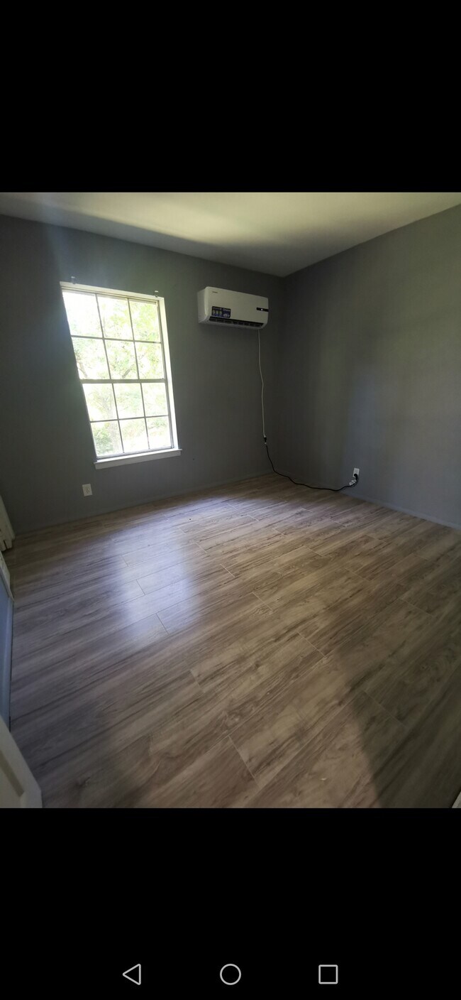 inside house - 539 Moore St S