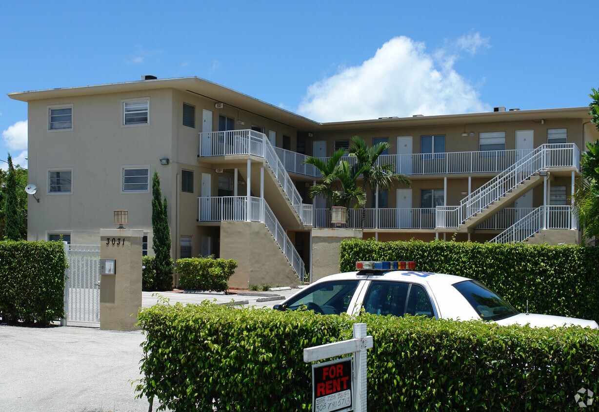 Building Photo - 3031 SW 27th Ave