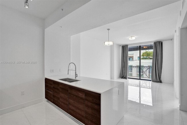 Building Photo - 301 Altara Ave