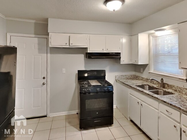 Building Photo - 2535 Eastbrook Dr