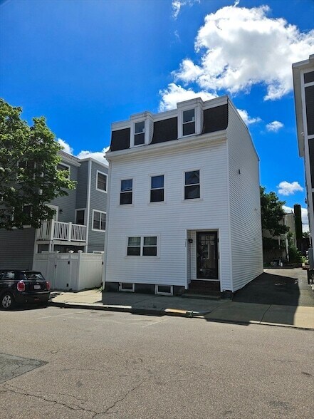 Foto principal - 711 E 7th St
