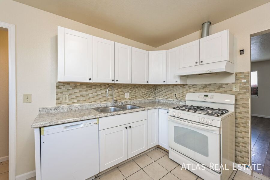 Primary Photo - 1463 W Byers Pl