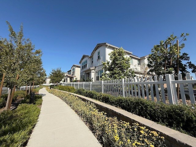 Foto del edificio - 255 Lawson Ave