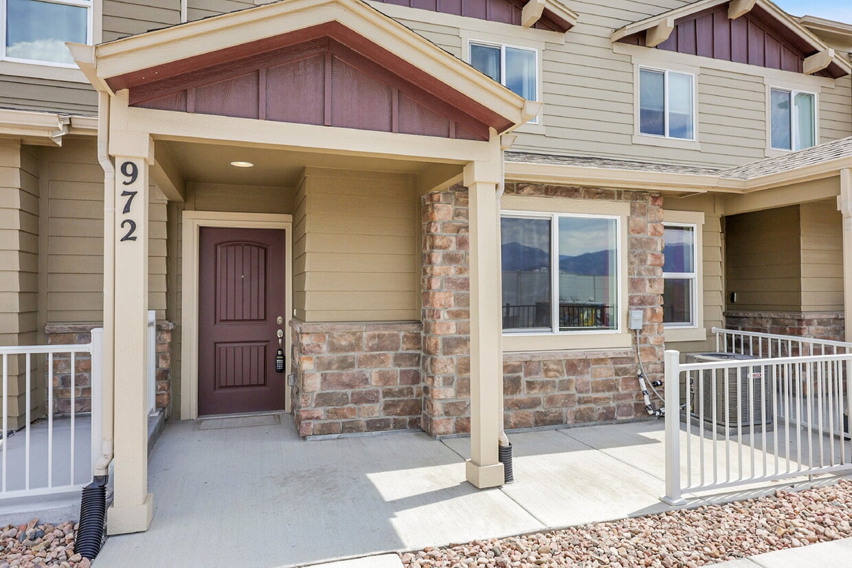 Primary Photo - $2,300 - 3 Bed, 2.5 Bath Updated Townhome ...