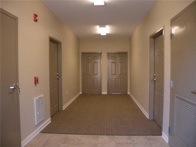 Foto del edificio - 6450 Pleasant St