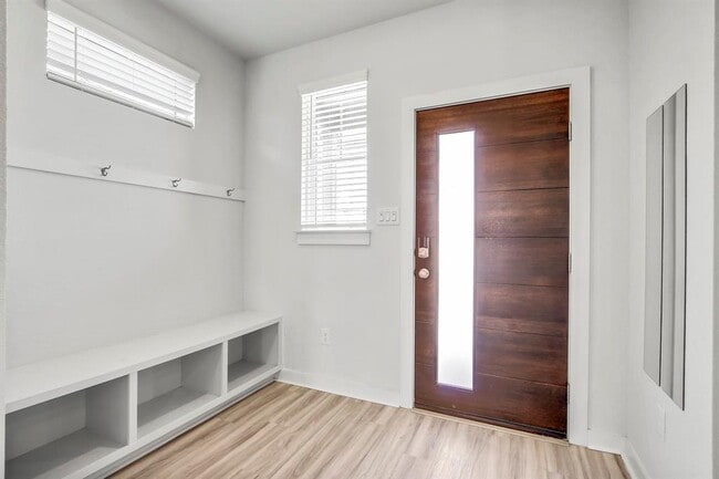 Building Photo - 223 Garner Dr