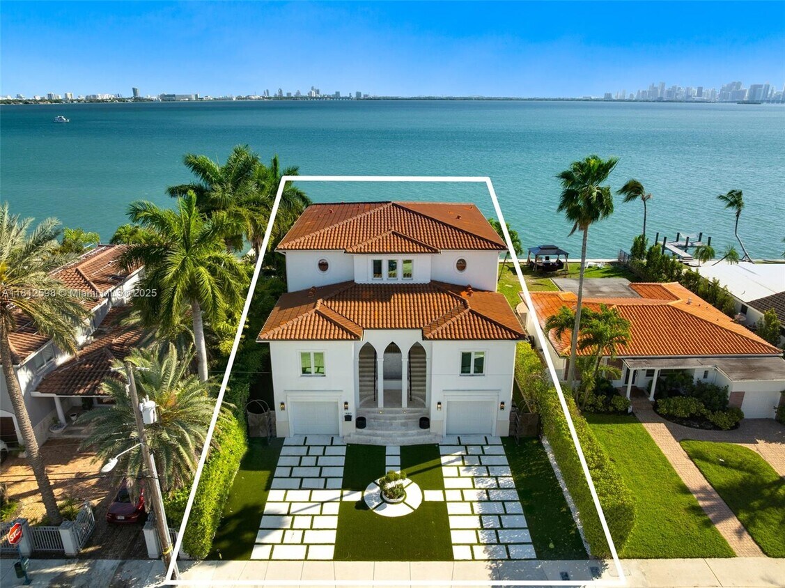 Foto principal - 1460 S Treasure Dr