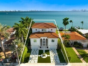Building Photo - 1460 S Treasure Dr