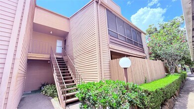 Building Photo - 10555 Turtlewood Ct