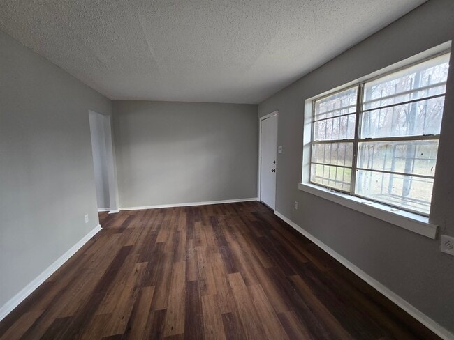 Building Photo - 1024 S Wellington St