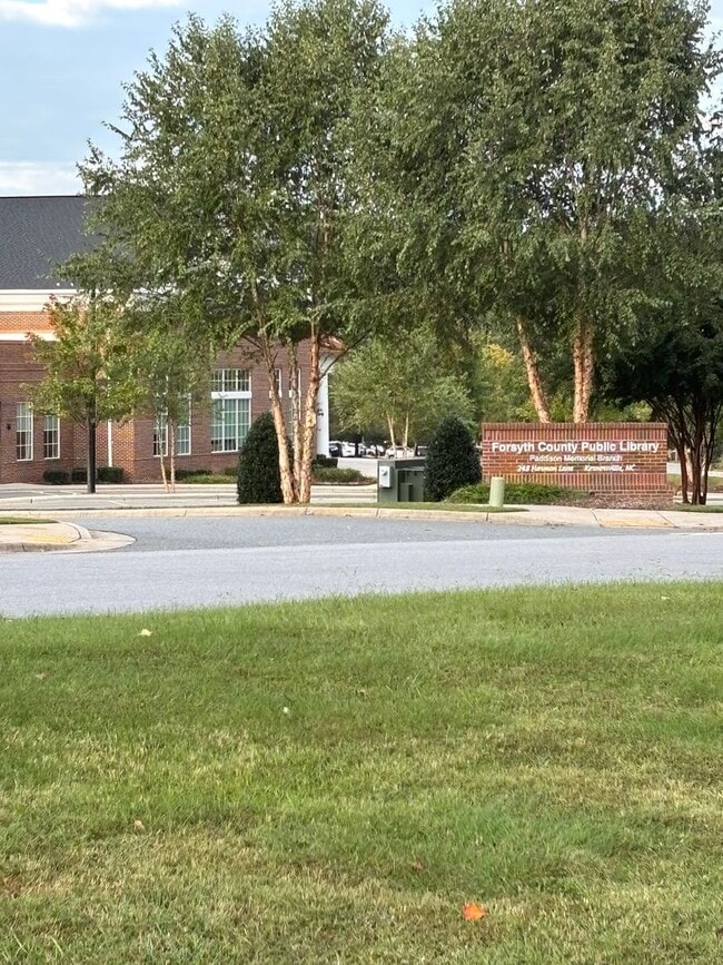 Foto del edificio - 265 Harmon Ln