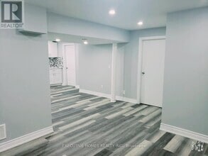 Building Photo - 905 Stoutt Cres