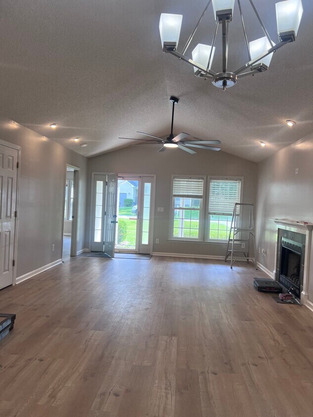 Foto principal - 205 Falling Leaf Ct