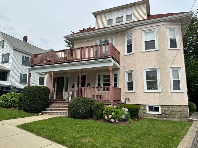 Building Photo - 5 Upland Rd