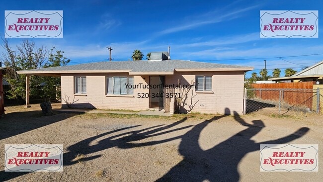 22nd & Wilmot area 3 Beds 1 Bath with A/C - 22nd & Wilmot area 3 Beds 1 Bath with A/C House