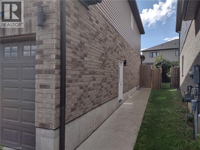 Building Photo - 151 Hardcastle Dr