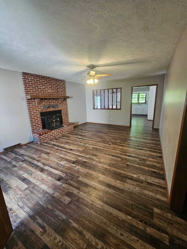 Foto del edificio - 3 Bedroom | 2 Bathroom | 2 Car Garage | Springfield MO!