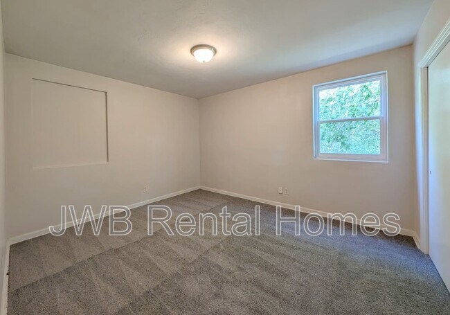 Foto del edificio - 3702 Colebrooke Dr