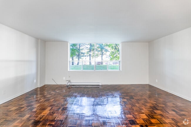 2BR, 1BA - Living Room - 21 Welsford Gdns