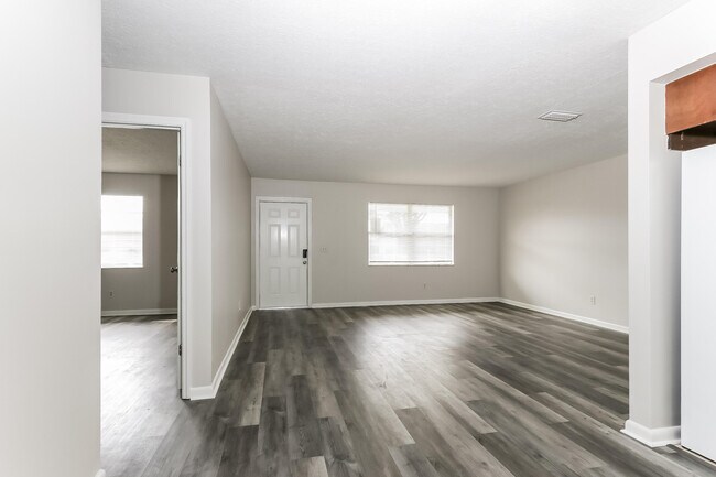 Building Photo - 107 NE Twylite Terrace