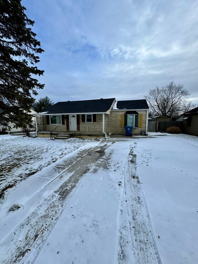 Primary Photo - 547 S Biltmore - 3 Bedroom on West Side
