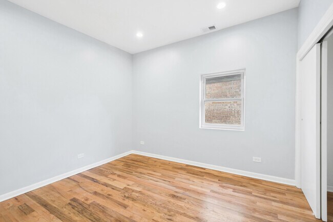 Foto del edificio - 4918 N Spaulding Ave