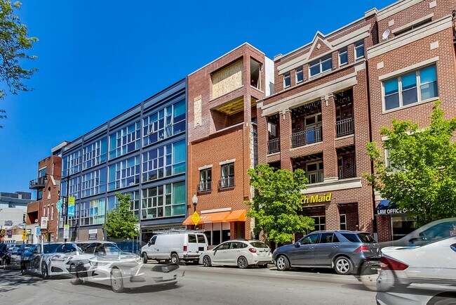 Foto del edificio - 1534 W Fullerton Ave