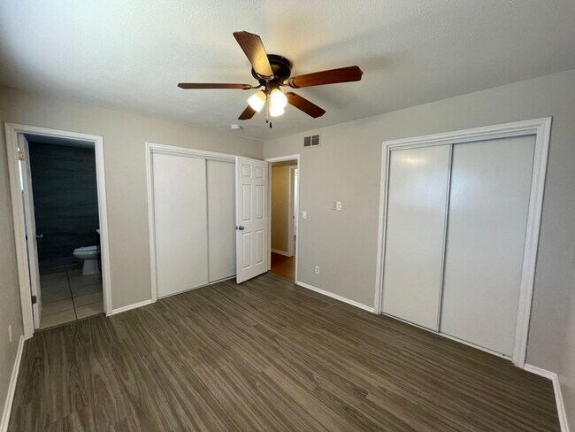 Foto del edificio - 615 E 8Th Ave