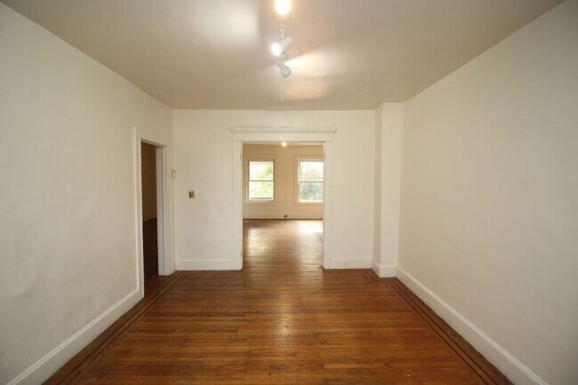 Foto del edificio - 3206 Guilford Ave