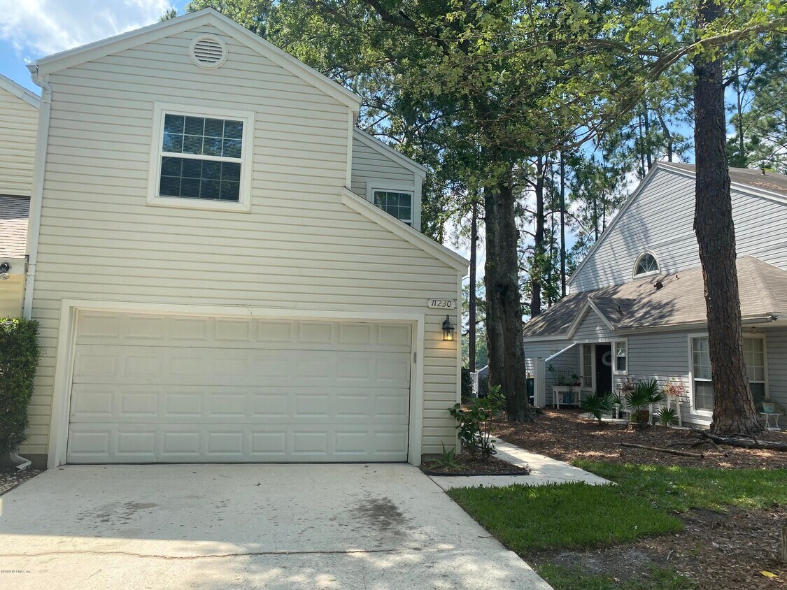 Primary Photo - 11230 Lake Mandarin Cir E