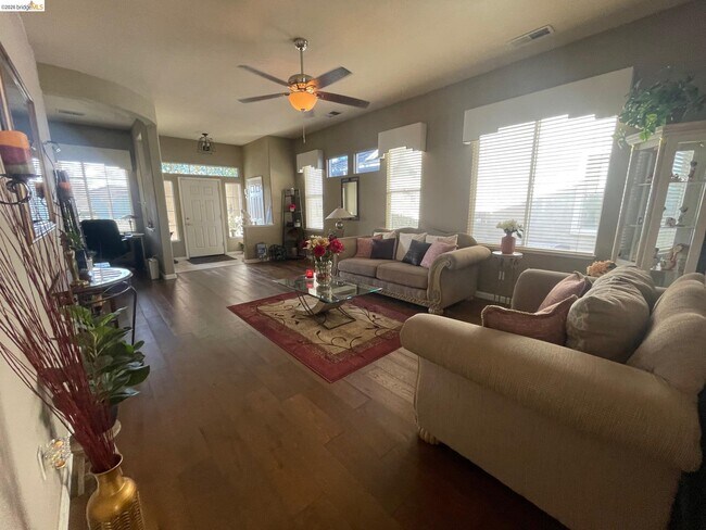 Foto del edificio - 92 Liberty Ln