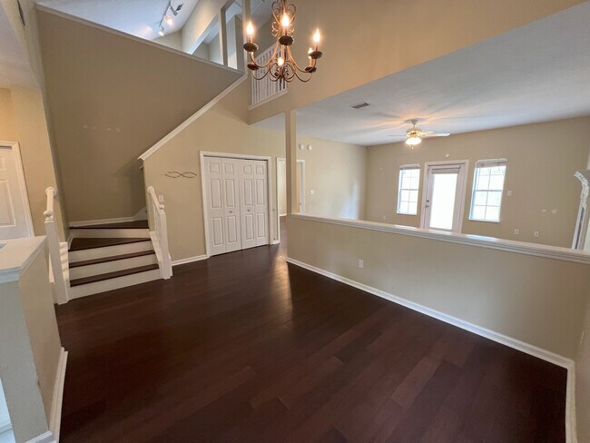 Photo - 1517 Applewood Way House