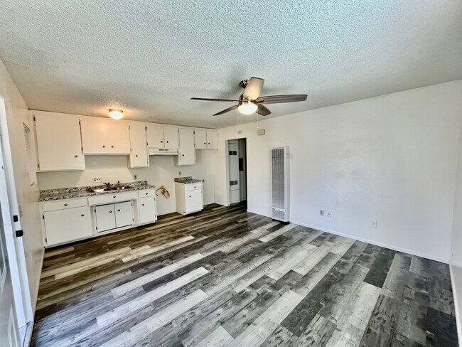 Building Photo - 9335 Chimney Rock Ln