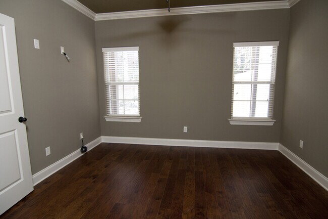 Foto del edificio - 3001 Old Taylor Rd