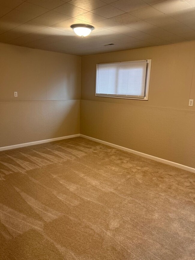 Foto del edificio - Big roomy 4 bedroom / 2 living room house