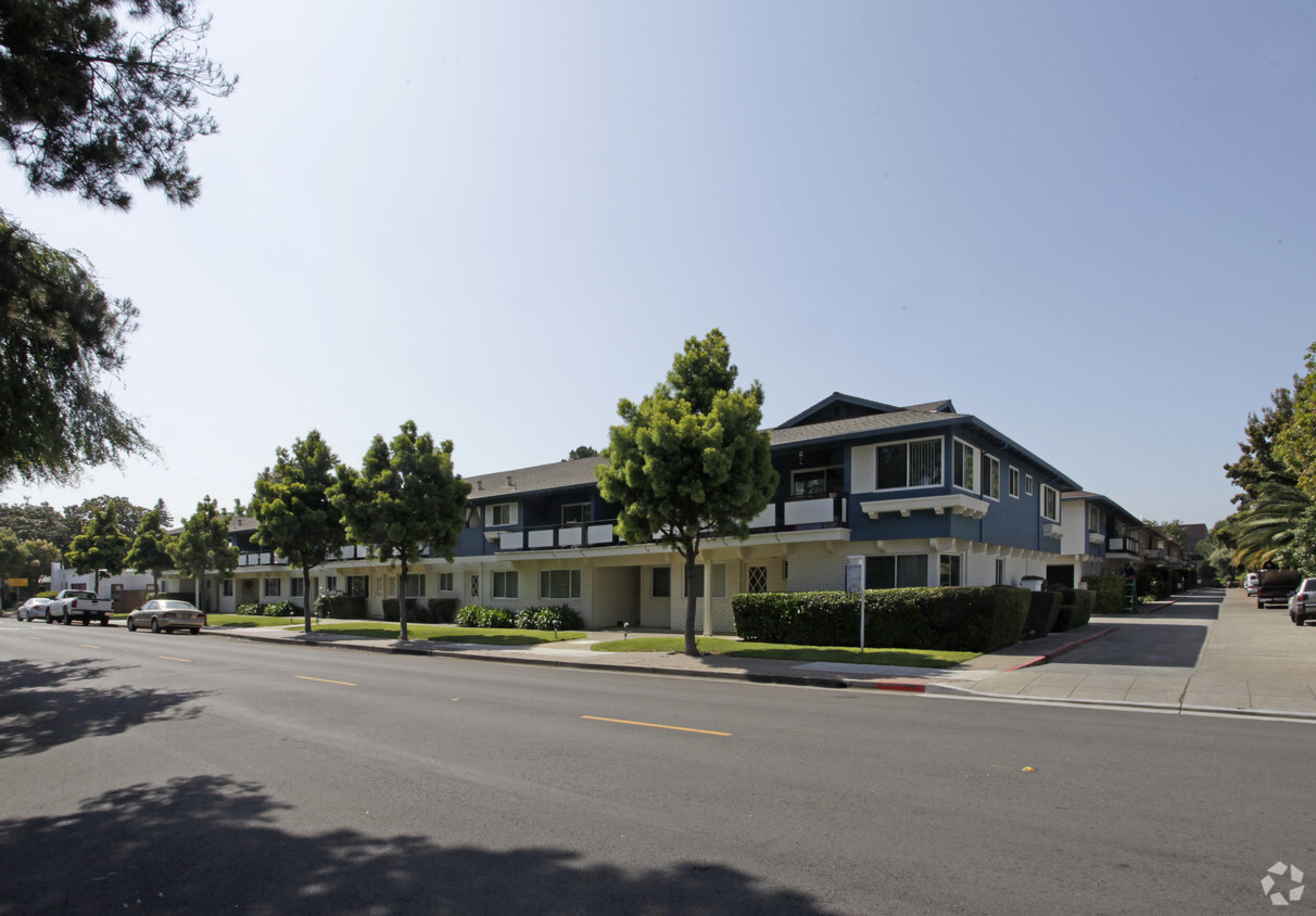Foto principal - 360 W Olive Ave