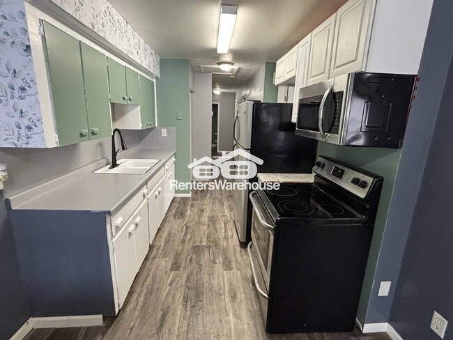 Building Photo - 9371 Country Dr