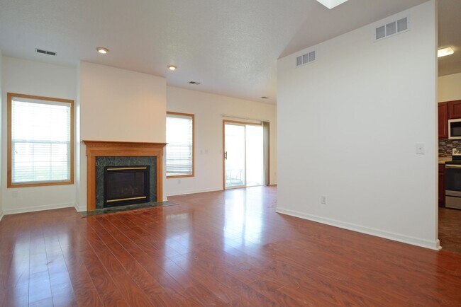 Foto del edificio - Beautiful 3-Bed 3-Bath Townhouse in Shakopee - Available Now!