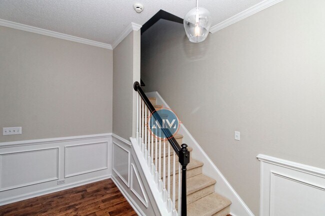 Building Photo - Beautiful 3 bedroom 2.5 bathroom - Westbur...