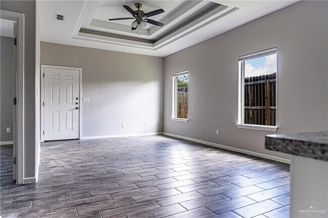 Foto del edificio - 5808 Sandpiper Ave