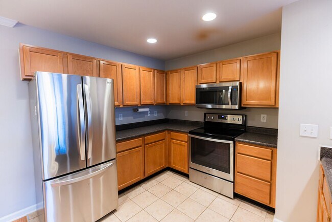 Foto del edificio - Wonderful updated 2 bedroom 2 bath condo on main level off Battleground ave in NW Greensboro