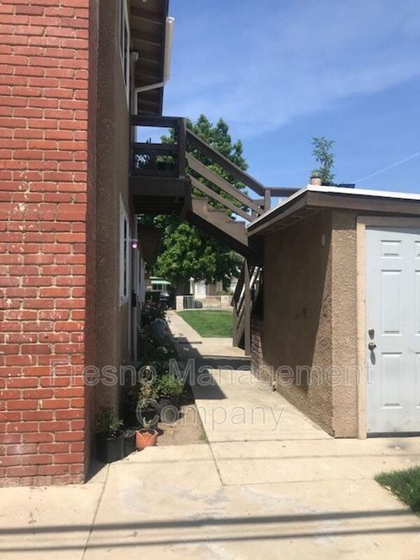 Foto del edificio - 631 W Hedges Ave