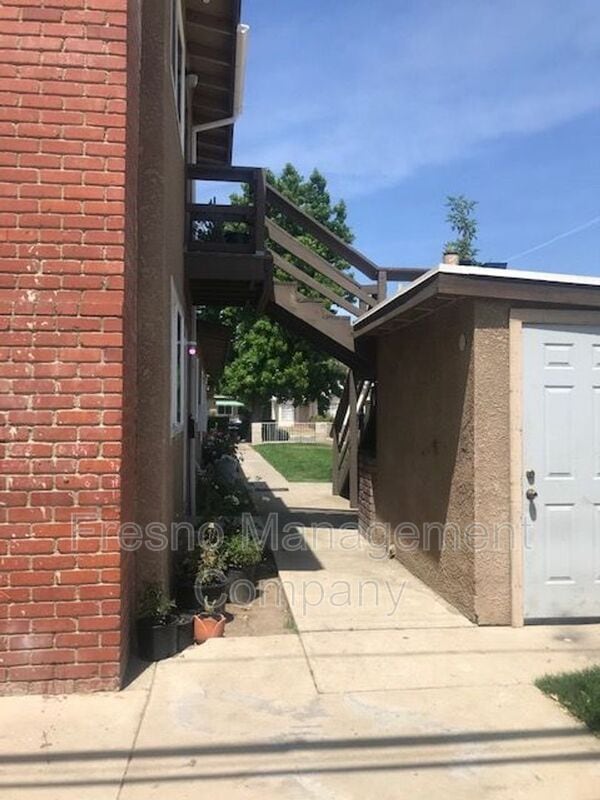 Building Photo - 631 W Hedges Ave
