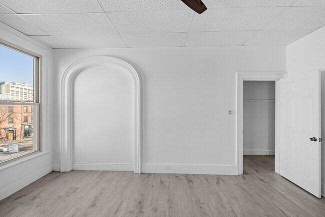 Building Photo - 2182 5th Ave