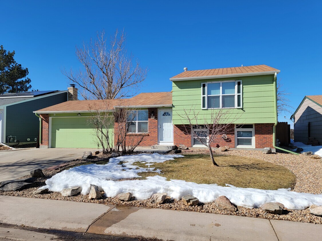 245 McKinley Dr, CO 80102 House for Rent in CO