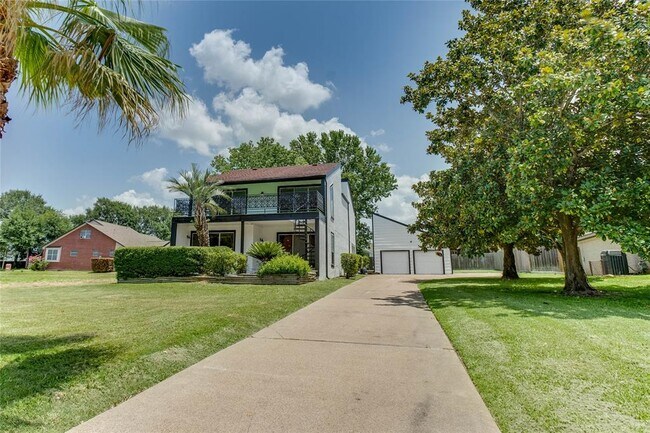 Building Photo - 7264 Edgewater Dr