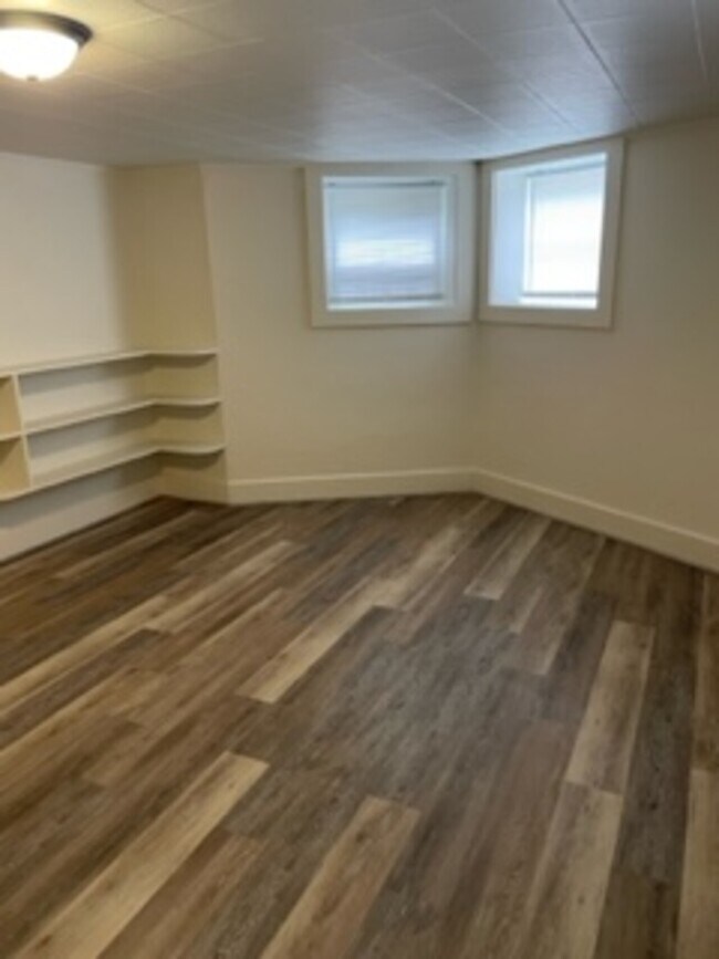 Building Photo - 313 E Lincoln Avenue