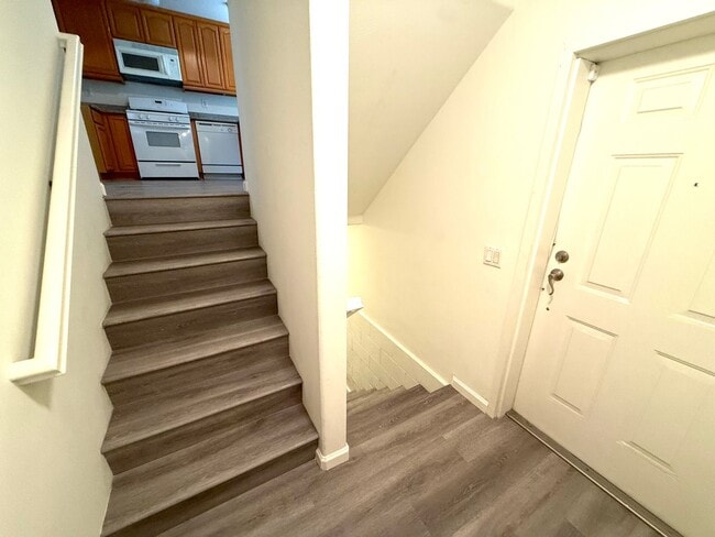 Building Photo - 2054