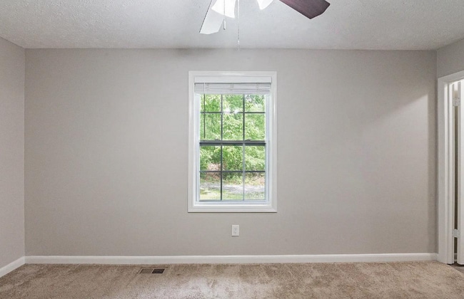 Building Photo - 104 Evanmeade Dr